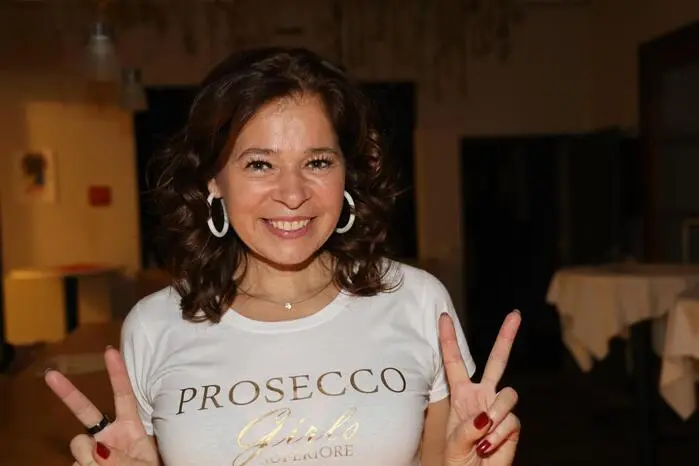 Bereits der Einmarsch der „Prosecco Girls“ sorgte unter den Besuchern für tobenden Beifall