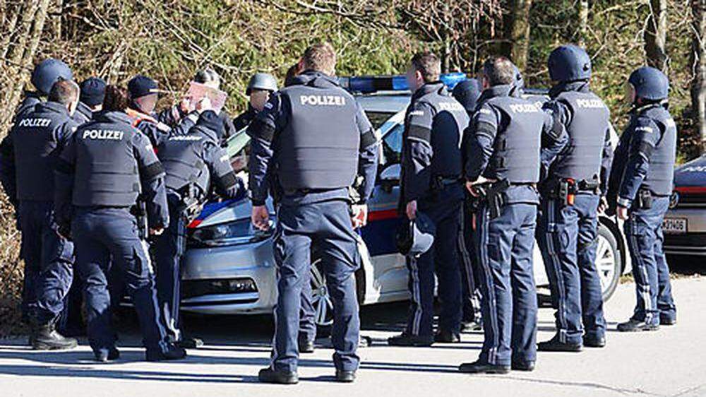 Großeinsatz der Polizei in Amstetten 