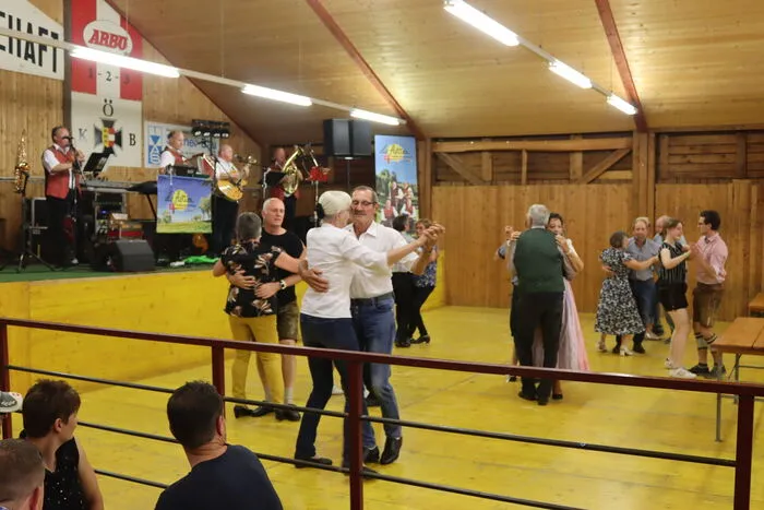 "Die flotten 4" sorgten sowohl mit Volksmusik- als auch mit Schlagerklängen für die passende Tanzmusik.