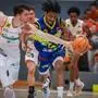 KLOSTERNEUBURG,AUSTRIA,15.MAY.24 - BASKETBALL - Superliga, play off semifinal, Klosterneuburg Dukes vs UBSC Graz. Image shows Lennart Burgemeister (Klosteneuburg) and Zachery Cooks (Graz).
Photo: GEPA pictures/ David Bitzan