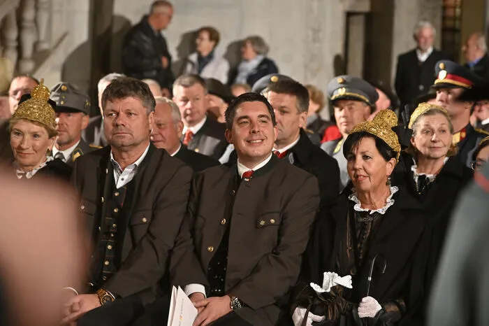 Ehrengäste: Bürgermeister Gerhard Pirih, Stadtrat Landtagsabgeordneter Christoph Staudacher als Festredner und Ingrid More von den Goldhaubenfrauen.