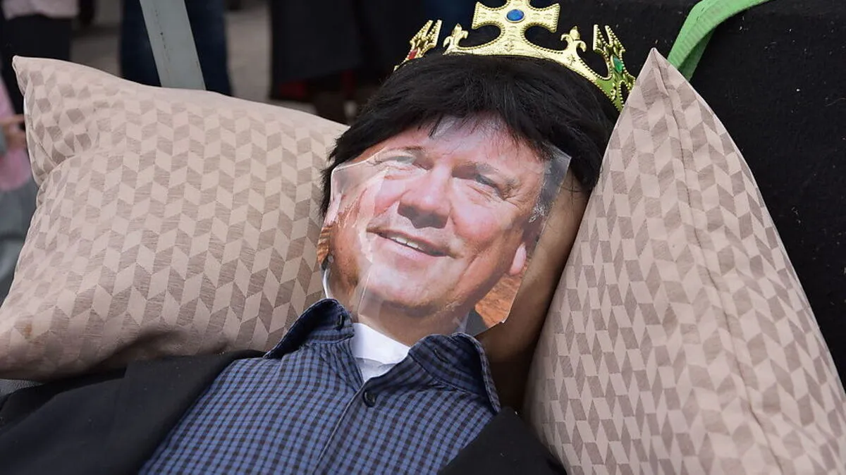 Bürgermeister Andreas Köll beim Psychiater. Der Befund war gar nicht gut