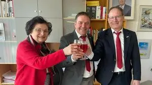 Freude nach der Wahl bei Zeltwegs Bürgermeister Günter Reichhold, im Bild mit seinen zwei Vizebürgermeistern 