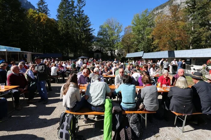 Heribert Kranz und Roswitha Thaler von der Stadtmusikkapelle Eisenerz berichteten, dass der musikalische Tandemflug von der Seemauer wegen starker Winde von bis zu 40 Meter pro Sekunde ausfallen musste. Es wäre für den Paragleiter zu gefährlich gewesen.