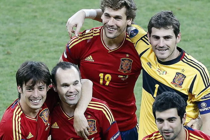 2012 folgte der nächste Sctreich. Bei der EM in Polen und der Ukraine krönte er sich mit Spanien erneut zum Weltmeister.