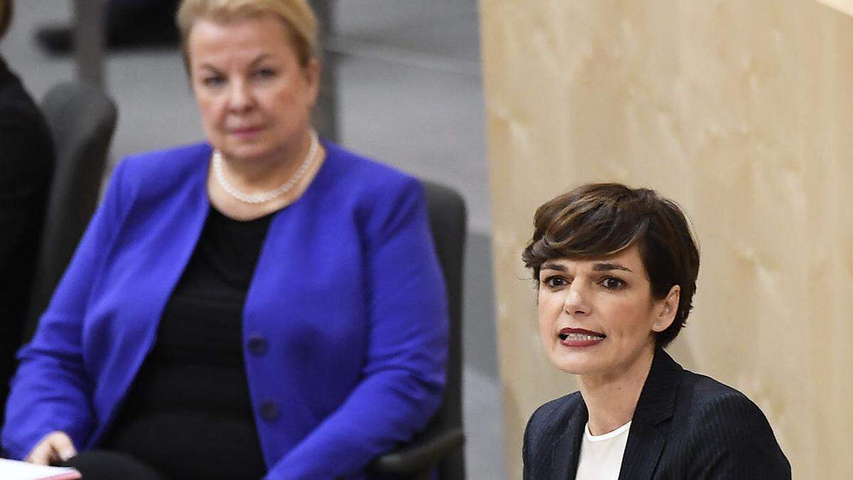 Heftiger Schlagabtausch: Sozialministerin Beate Hartinger-Klein (FPÖ) und SPÖ-Chef Pamela Rendi-Wagner