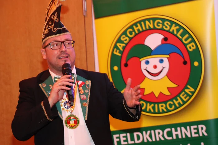 Der Faschingsclub lud am Abend unter Präsident Peter Michael Kowal zur ersten Narrenwecker-Party in den Stadtsaal.
