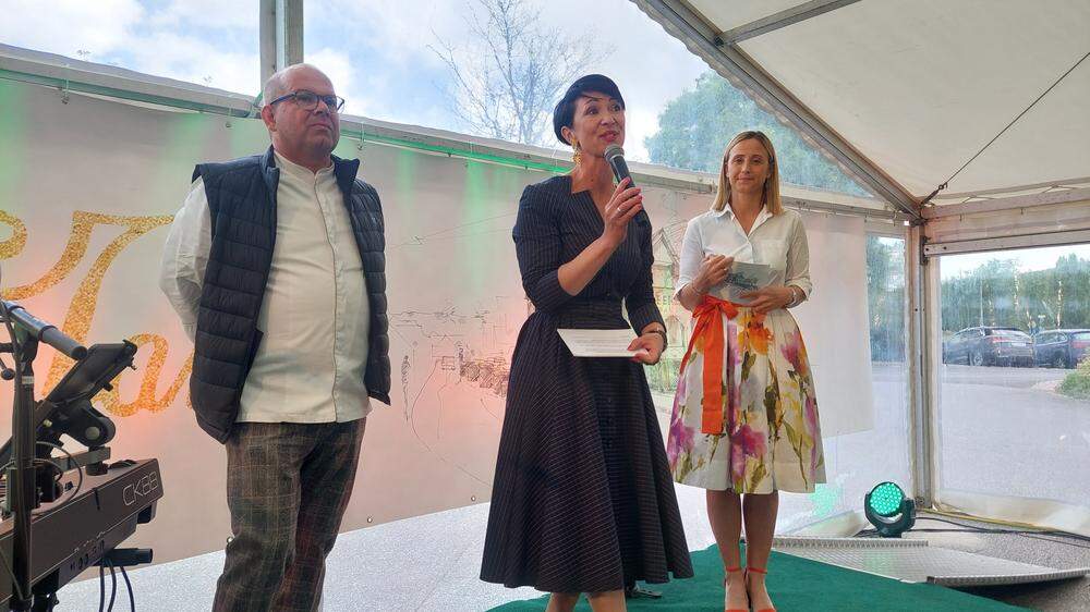 Medaillen-Jägerin und Ski-Ass Michaela Kirchgasser moderierte das Fest