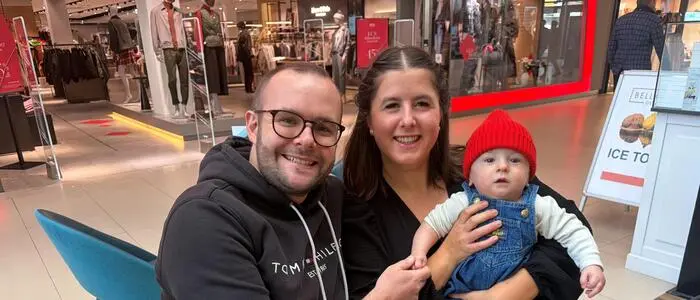Magdalena und Philipp Saß mit ihrem Sohn Luis Eckhard Leo Ben auf Besuch in Leoben