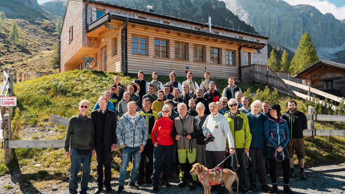 Zahlreiche Ehrengäste wohnten der Einweihungsfeier der umgebauten Porzehütte bei