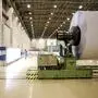 Blick in eine Industriehalle mit Papierrollen | Die österreichische Papierindustrie legt ein sozial gestaffeltes Angebot vor