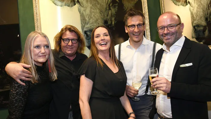 Tatjana und Photokünstler Jens August, Marion Neuschitzer, Daniel Kuschinsky und Hermann Regger.