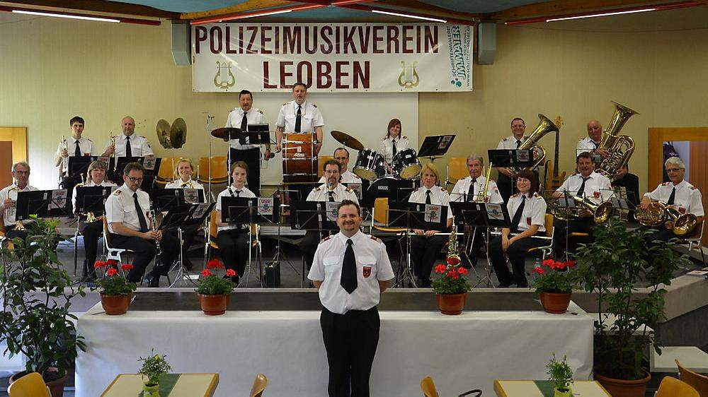 Der Polizeimusikverein Leoben mit Kapellmeister Christoph Stoni