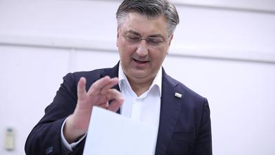 Andrej Plenković bei der Stimm-Abgabe
