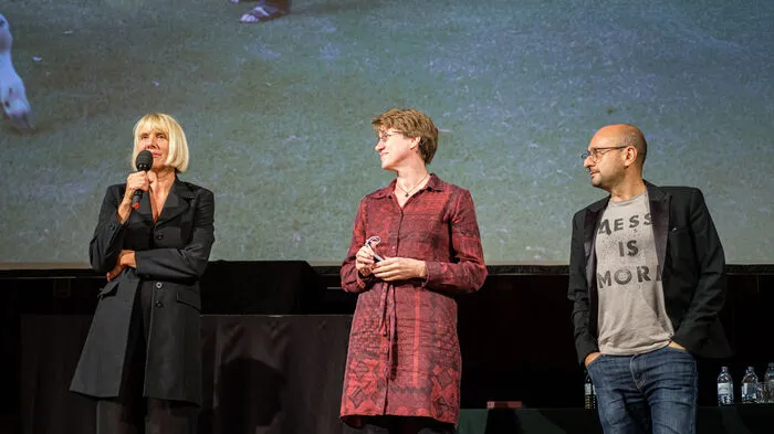 Elke Groen (links) und ihr Produktionsteam: Sabine Gruber und Arash T. Riahi