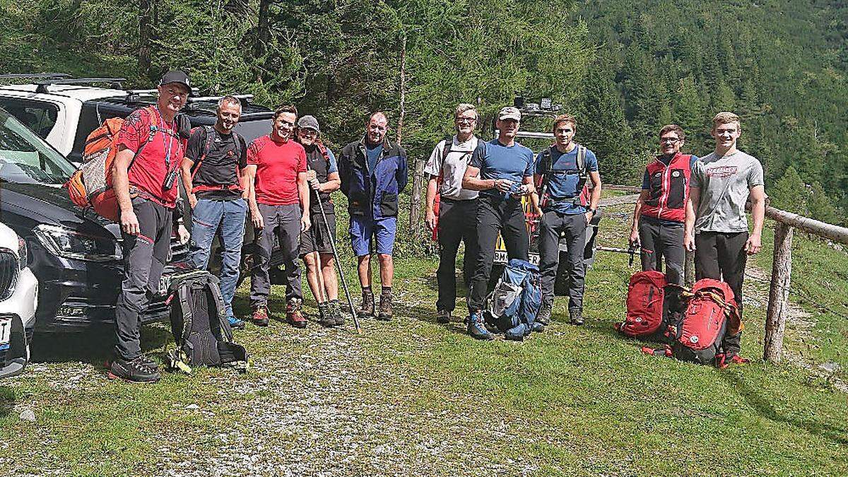 Diese zehn Bergretter der Ortsstelle Mürzzuschlag waren am Einsatz beteiligt