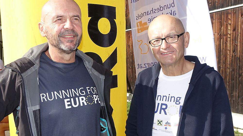 Wolfgang Perndorfer (r.), im Bild mit HAK Eisenerz-Direktor Wilfried Fürbaß beim Erasmus-Lauf um den Leopoldsteinersee, wurde für einen EU-Preis nominiert
