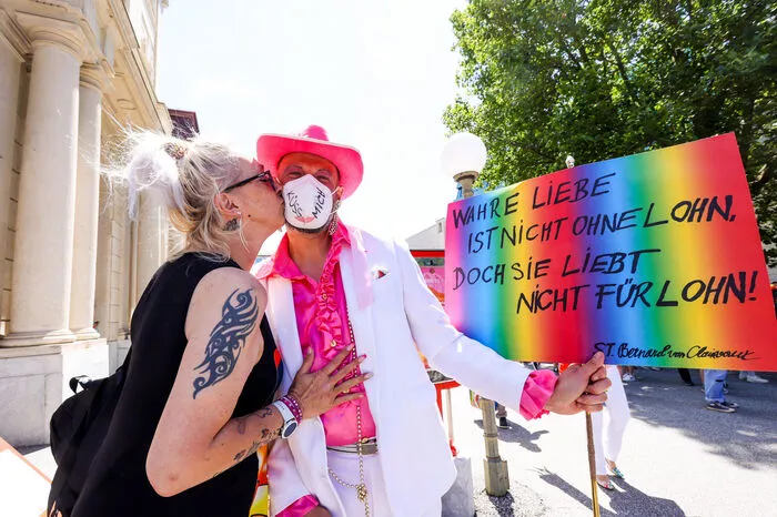 ... der Andrang bei der Parade zum Christopher Street Day am Samstag (3. Juli 2021) war gewaltig ...