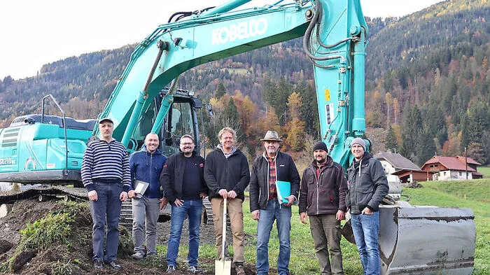 Unternehmer-Spatenstich in Eigenregie: Dino Nonis, Klaus Ladstätter, Thomas Zankl, Wilfried Preßnig, Jakob Stattmann, Robert Platzner und Philipp Stattmann