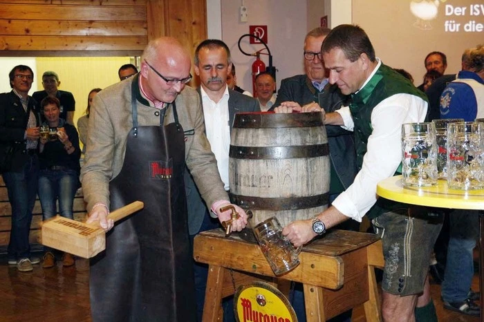 ...des Sportvereines Ilz im vollen Kultursaal über die Bühne.
