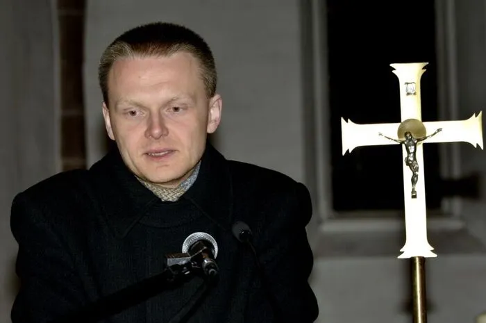 Pfarrer Adrian Czobot erteilte den Segen.