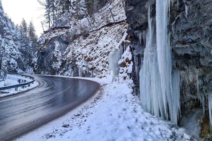 Bis zu fünf Meter lang sind die Eiszapfen in der Weizklamm.
