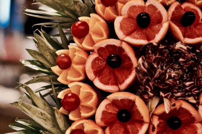 Ob fruchtiges Obst oder süße Versuchungen - geben Sie sich den kulinarischen Genüssen einer Kreuzfahrt hin!