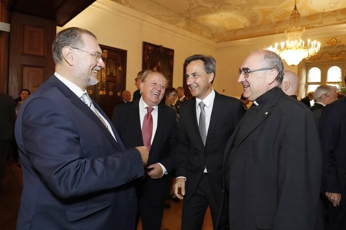SI Miklas mit Grigorios Larentzakis (orthodoxe Kirche), Bürgermeister Siegfried Nagl und Bischof Wilhelm Krautwaschl.
