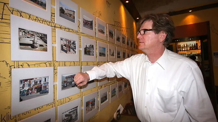 Andreas Ledl in seiner Ausstellung