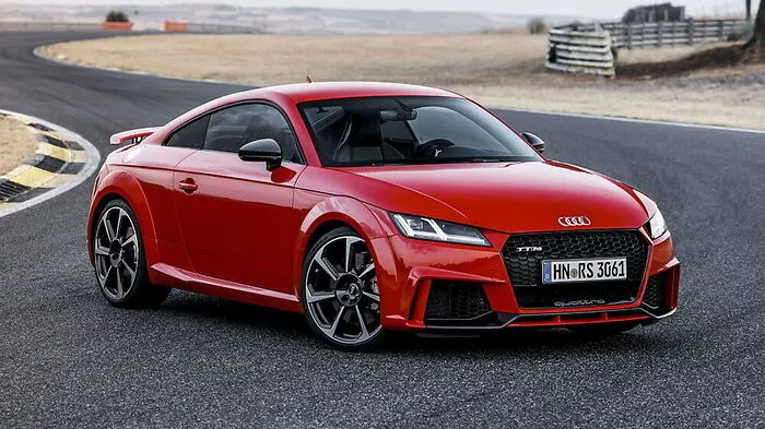 Unter der Haube des Audi TT RS arbeitet ein Fünfzylinder-Turbobenziner aus Aluminium, der 400 PS leistet – das sind 60 mehr als beim Vorgänger.