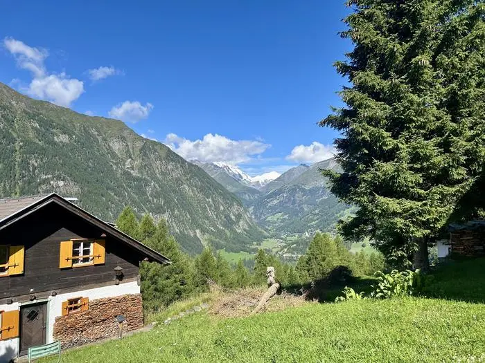 Mit einem Blick bis zum Großglockner kann der Lenzerhof punkten