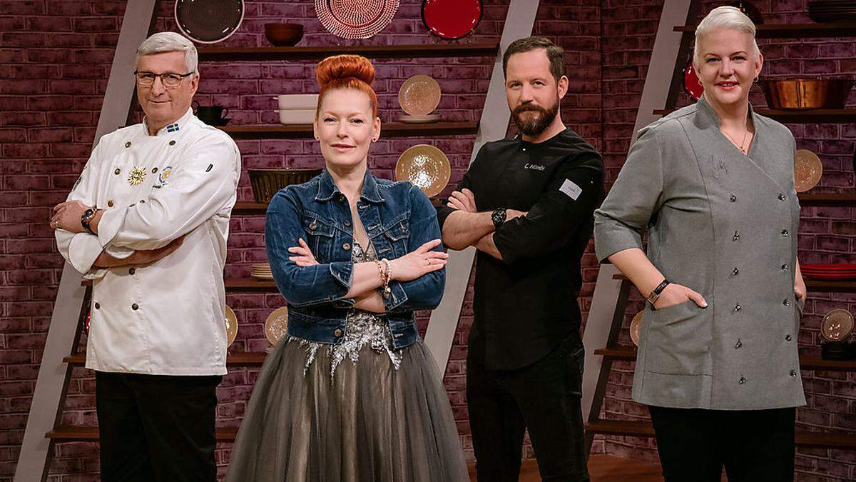 Günther Koerffer (Jury), Moderatorin Enie van de Meiklokjes, Christian Hümbs (Jury) und Bettina Schliephake-Burchhardt (Jury)