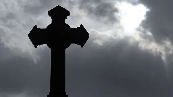 Ein Bestattungsunternehmen aus der Oststeiermark hat versehentlich eine falsche Leiche begraben lassen. Erst als die andere Familie ihren Angehörigen das letzte Mal sehen wollten, fiel der Irrtum auf.