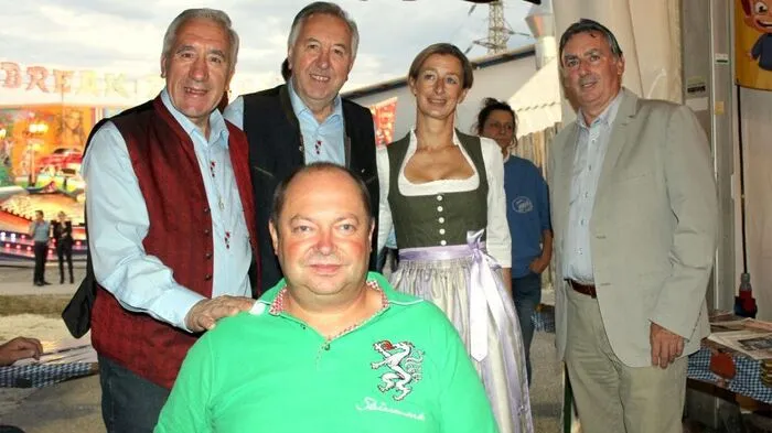 Selbsthilfegruppe-Obmann Robert Narnhofer und Bürgermeister Günter Müller konnten die Stoakogler als Gäste begrüßen.