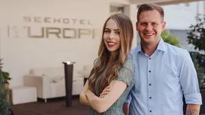 Katharina und Ingo Wrann vom Seehotel Europa veranstalten in ihrem Strandbad ein Public Viewing