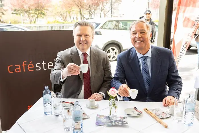 Wiens Bürgermeister Michael Ludwig koaliert zwar mit den Neos, pflegt aber gute Kontakte zum Wirtschaftsflügel der ÖVP, etwa zum Wiener Wirtschaftskammerpräsidenten Walter Ruck. 