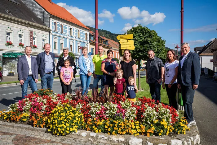 Bad St. Leonhard macht seit 2010 bei der Blumenolympiade mit. Das große Ziel, die Goldene Rose, wurde heuer erreicht. Franz Walzl, Brigitte Wiltsche, Dieter Dohr, Edith Starzacher, Martin Probst, Thomas Probst, Nicole Strodl (am Foto)