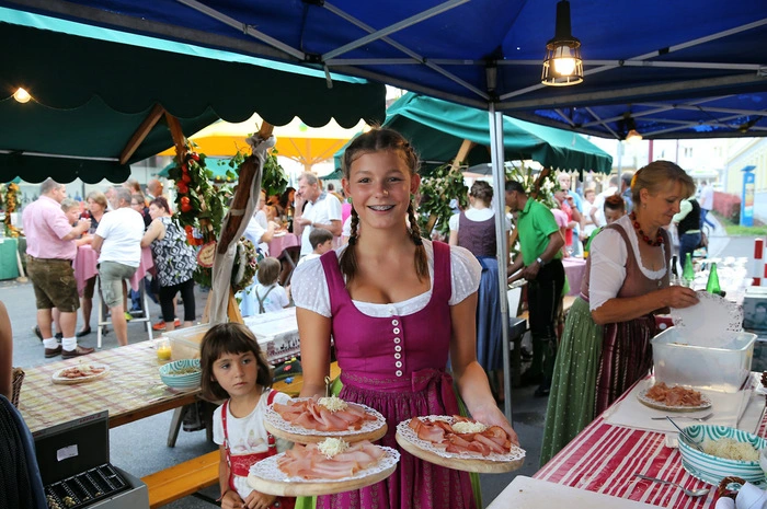 Wer alles die Köstlichkeiten genossen hat, sieht man beim Durchblättern der Fotogalerie.