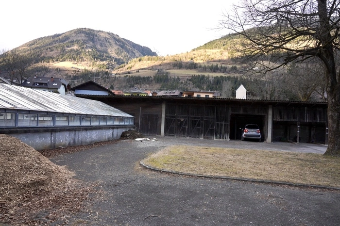 Statt Glashaus und Garagen gibt es in Zukunft hier ein Alpen-Adria-Center.