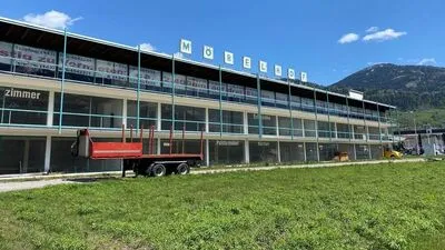 Der ehemalige Möbelhof in Nußdorf-Debant, der in Besitz der Familie Rossbacher ist, wird modernisiert	