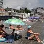 Der Angriffskrieg des eigenen Militärs hält mehrere Russen in diesem Jahr nicht davon ab, auf der Krim zu urlauben. Das hat auch Auswirkungen auf den Reiseverkehr 