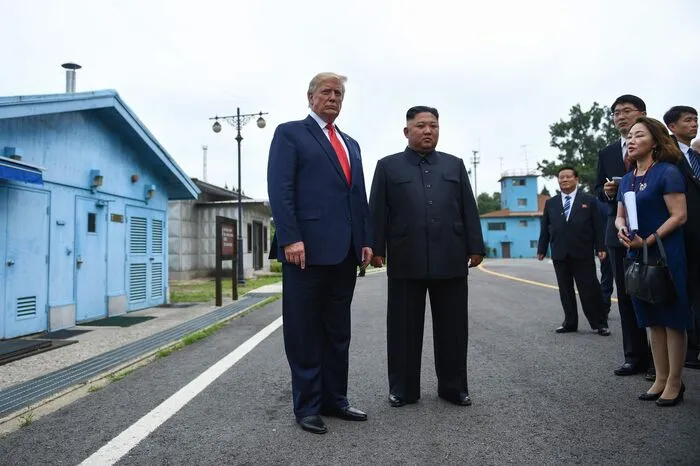 Als erster amtierender US-Präsident betrat Trump dann den Boden des stalinistischen Nordkorea.