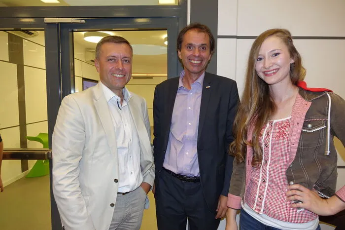 VA Erzberg-Geschäftsführer Christian Treml mit Alexander Sumnitsch, Leiter der WK-Bezirksstelle Leoben, und Lisa Janisch, amtierende Europameisterin der Maler und Botschafterin von EuroSkills 2020 Graz, die nach ihrer Matura eine sehr erfolgreiche Malerlehre startete.