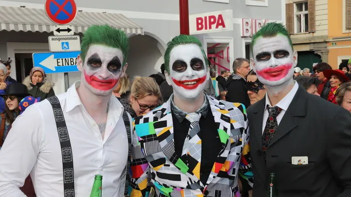 Klicken Sie sich durch die Bilder vom Weizer Faschingsumzug.
