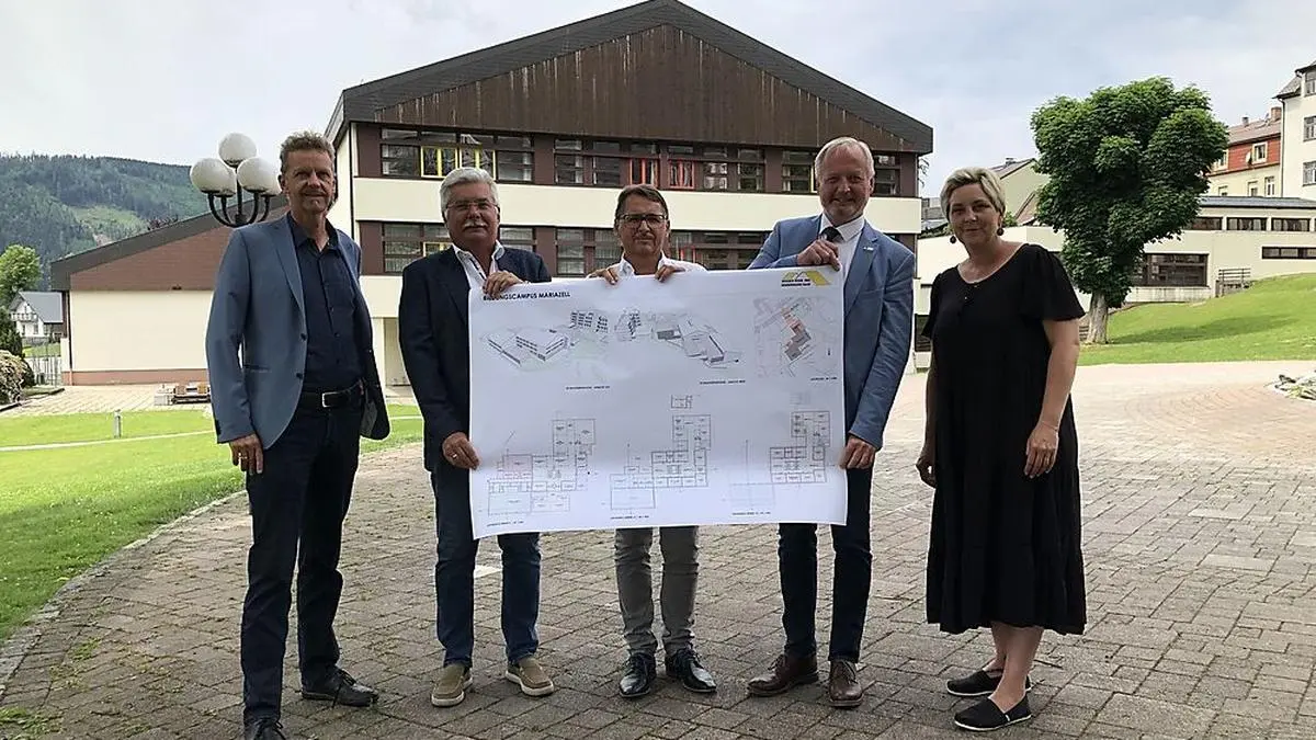 Musikschuldirektor Hannes Haider, Helmut Krammer, Heinz Karelly, Walter Schweighofer und Michaela Schimmer 