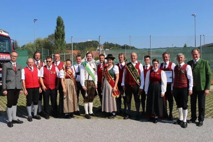 Den Beginn der Feierlichkeiten machte ein Dämmerschoppen am Samstag mit musikalischen Gästen wie der Lobminger Ortsmusik und Fredl Lazarus und sein Mooskirchner Quintett. 