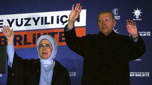Recep Tayyip Erdogan mit seiner Frau Emine