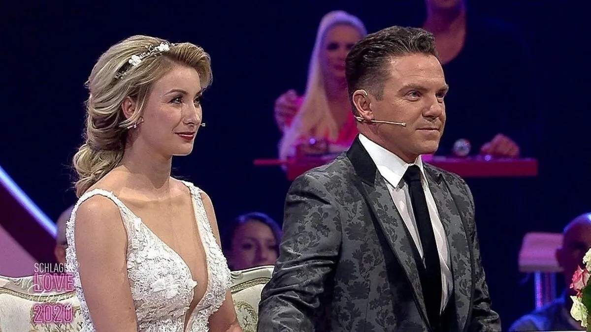 Der große Moment: Mross und Woitschak vor der Standesbeamtin