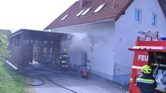 Das Feuer brach im Keller des Einfamilienhauses aus
