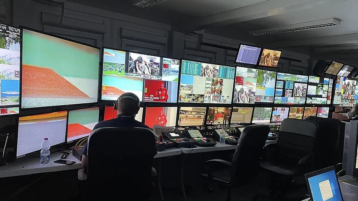 Im Dorna-TV-Compound laufen alle Bilder zusammen
